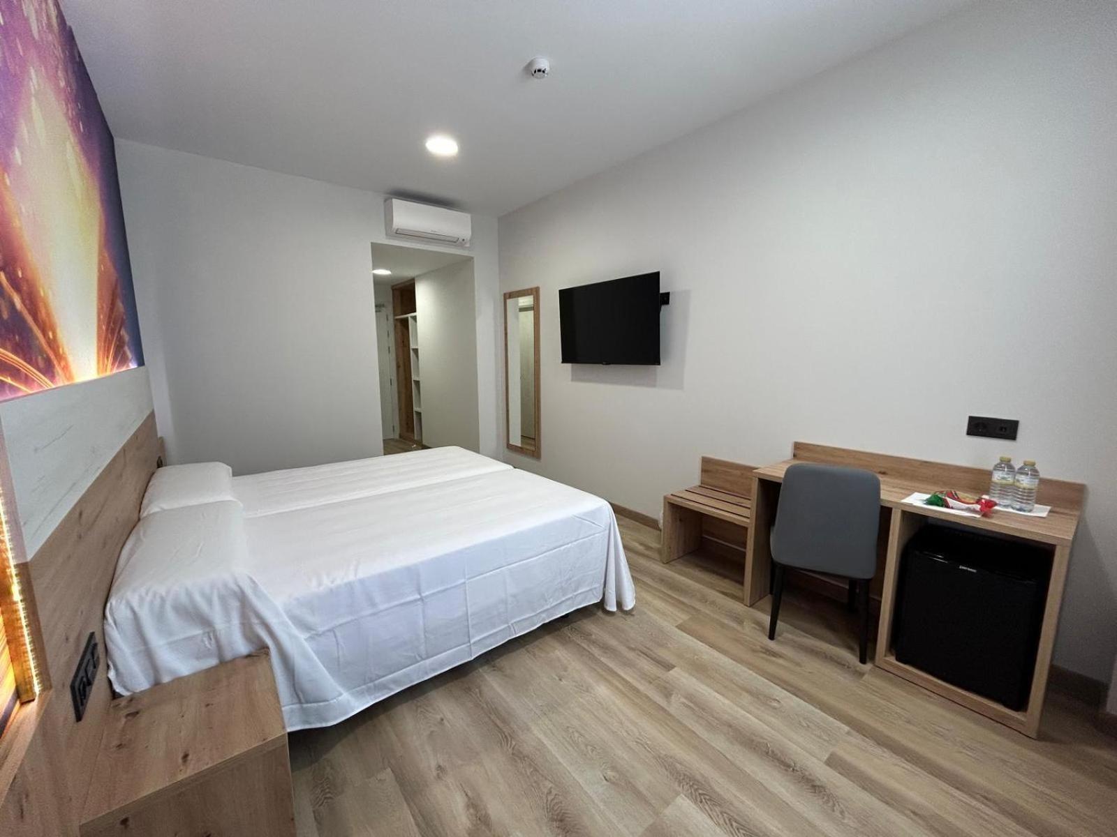 לה פואבלה דה ואלורדה Hotel Javalambre מראה חיצוני תמונה